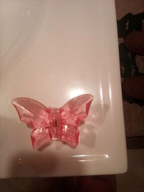 Pink Butterfly Hair Clip - Stylish Hair Accessory